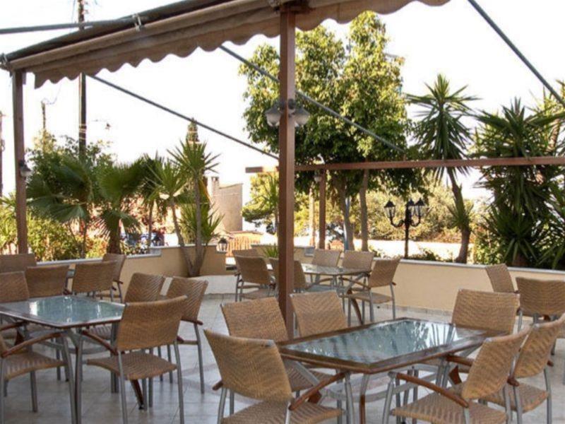 Klonos Anna Otel