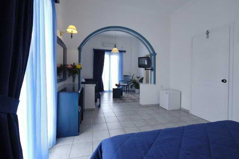 Klonos Anna Otel